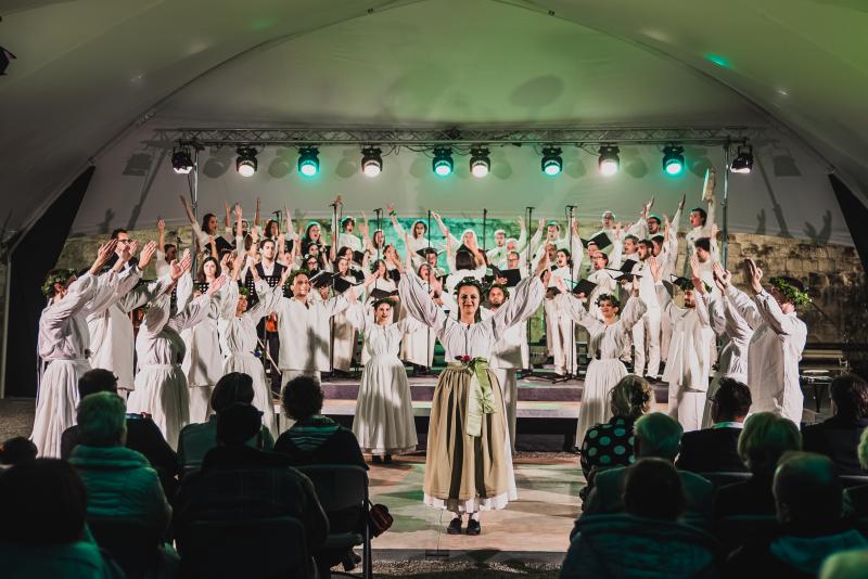 Koncert Izven okvirja